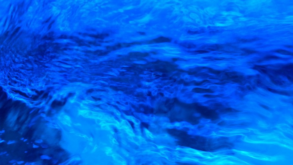 Surface Agitation in a Saltwater Aquarium